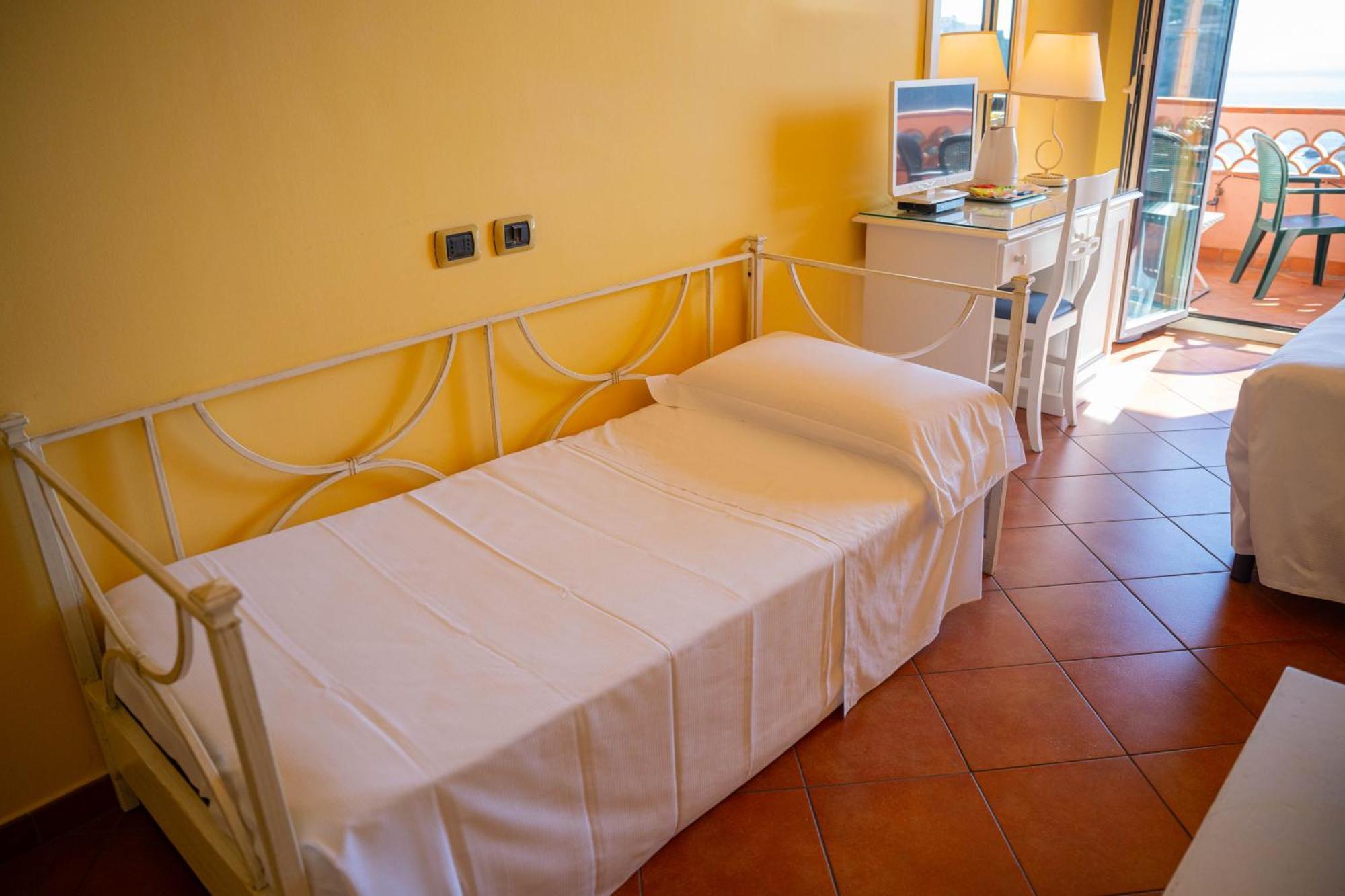 Hotel Mendolia 3*